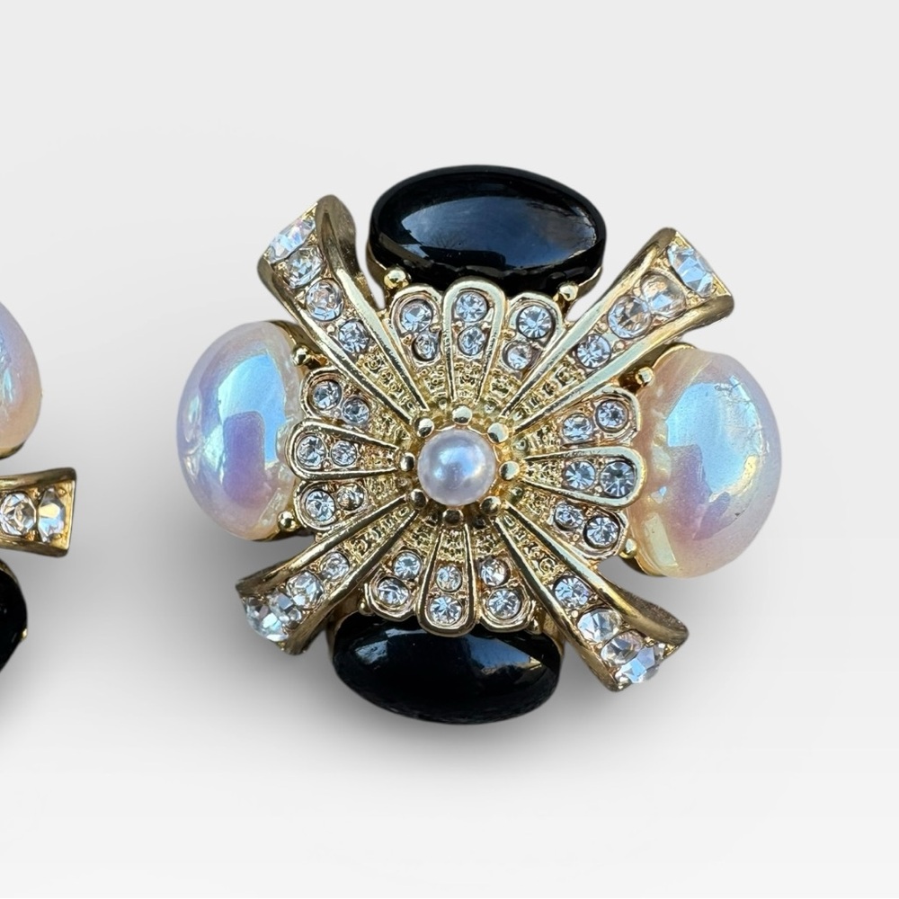 VINTAGE Onyx and Faux Mabe Pearl Cabochon Earrings - Picture 6 of 12